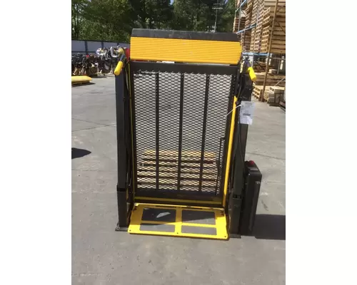 Braun NL919IB Wheelchair Lift (ID #28423) (J8-1L) (23-0719-1) 11700