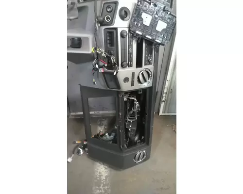 FORD F750SD (SUPER DUTY) DASH ASSEMBLY