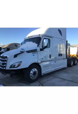 FREIGHTLINER CASCADIA 126 WHOLE TRUCK FOR PARTS