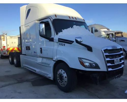 FREIGHTLINER CASCADIA 126 WHOLE TRUCK FOR PARTS