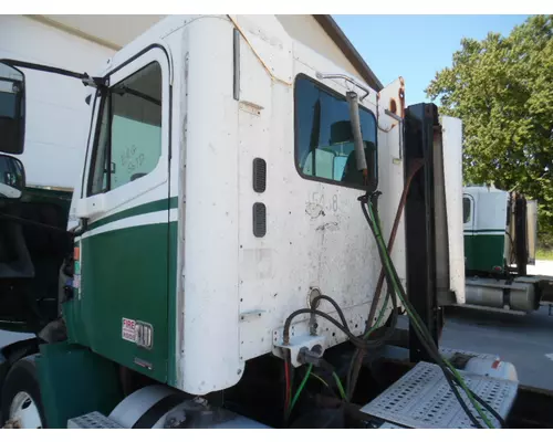 FREIGHTLINER COLUMBIA 112 CAB