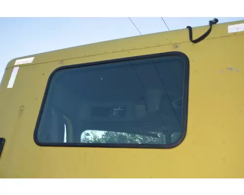 FREIGHTLINER COLUMBIA 120 Back Glass