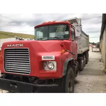 WHOLE TRUCK FOR PARTS MACK DM690