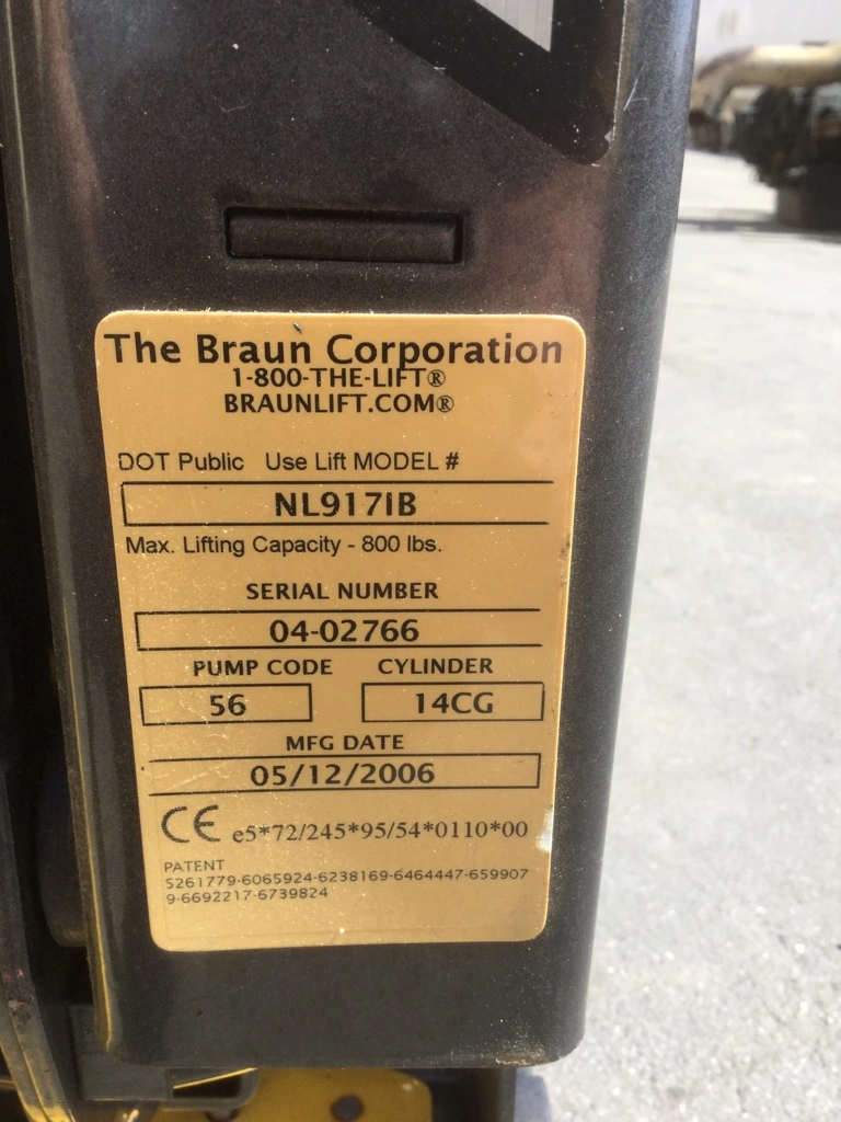 BRAUN NCL917IB-2 LIFT GATE ASSEMBLY in Easton, MD #M07G0221