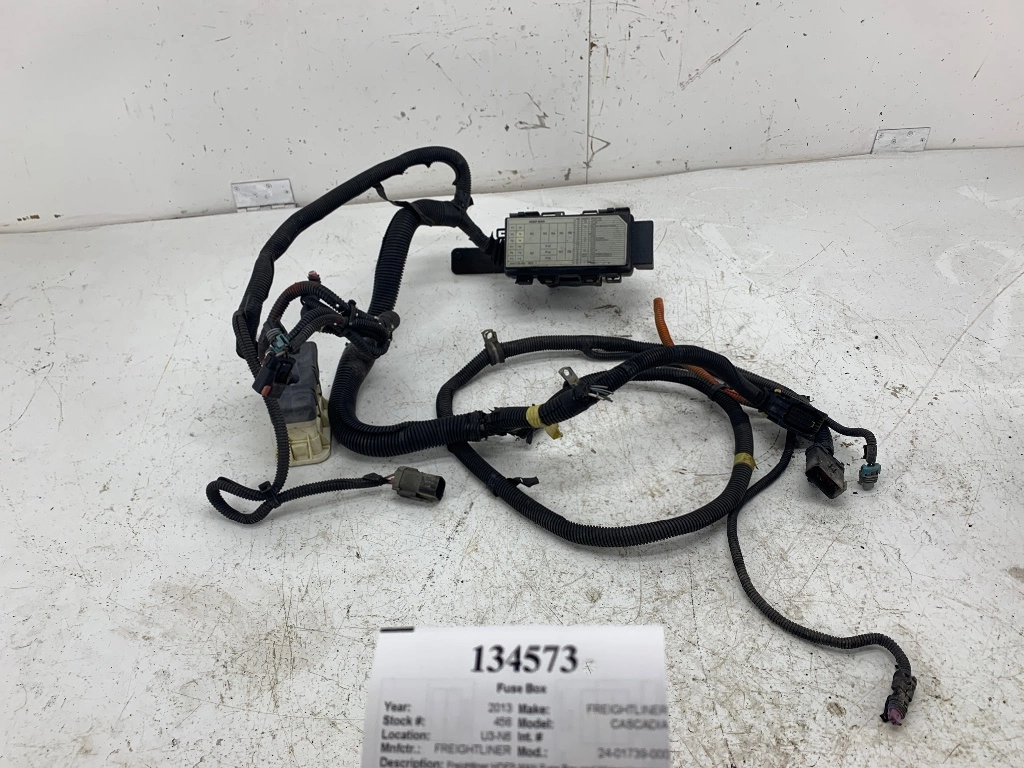 FREIGHTLINER 24-01739-000 Fuse Box OEM# 2401739000 in