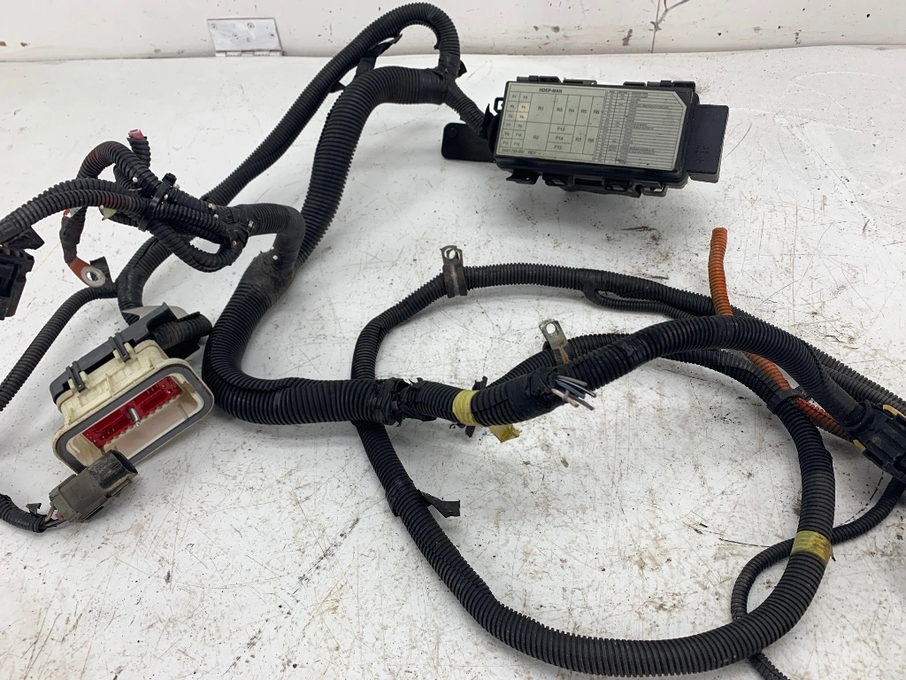 FREIGHTLINER 24-01739-000 Fuse Box OEM# 2401739000 in