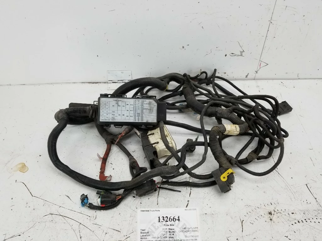 リスボンの裏路（F8号） m93924811448_1.jpg?1665983284