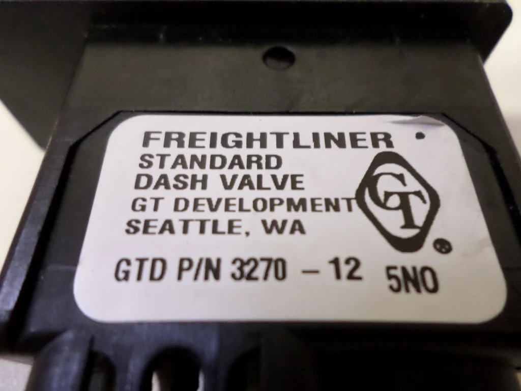 FREIGHTLINER CASCADIA 125 SWITCH, DIFFERENTIAL LOCK OEM# 3270-12 