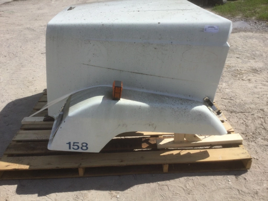 FREIGHTLINER FL112 HOOD in Watseka, IL #2142843