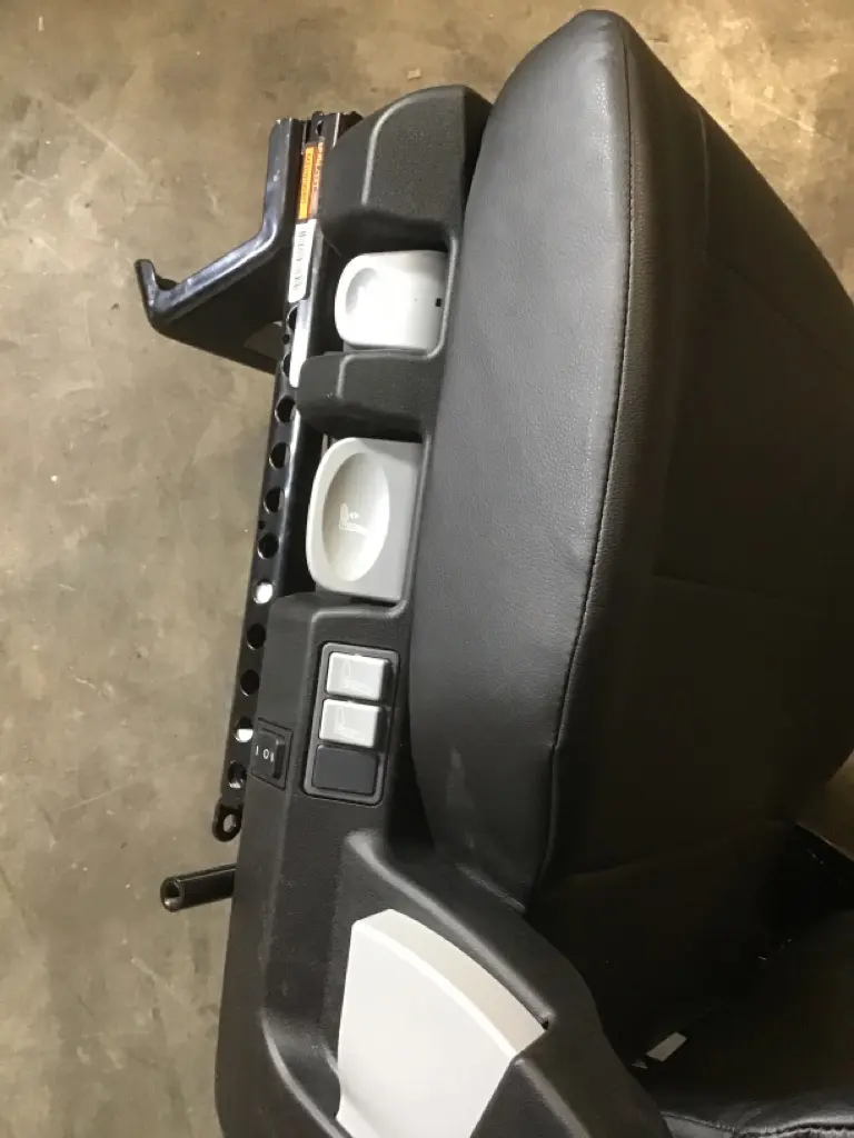 FREIGHTLINER M2 106 SEAT, FRONT OEM# C27-00124-012 in Athens, GA 