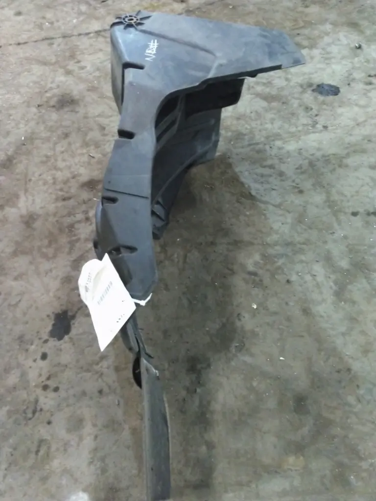 INTERNATIONAL LT FENDER, SPLASH SHIELD/GUARD OEM# 6123822C3 in 