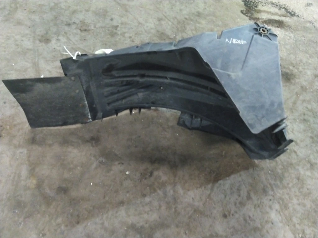 INTERNATIONAL LT FENDER, SPLASH SHIELD/GUARD OEM# 6123822C3 in 