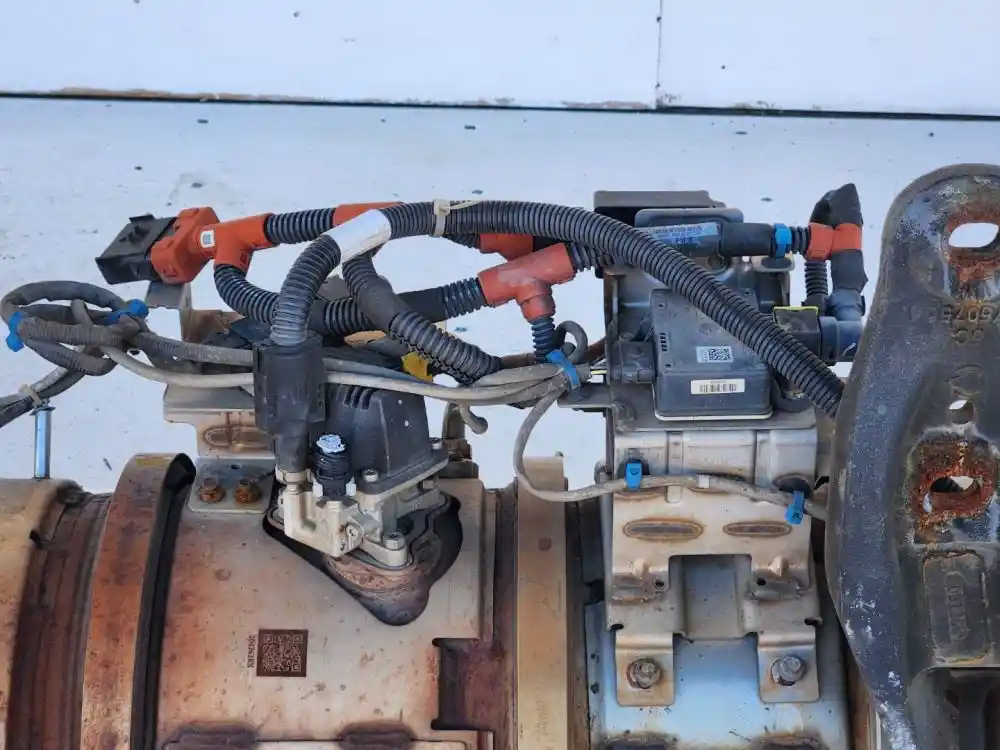 International DuraStar 4300 DPF (Diesel Particulate Filter) in 