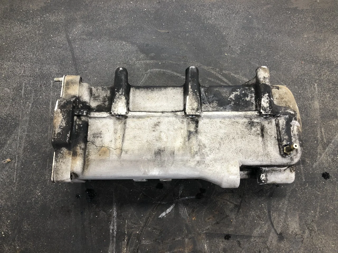 International MAXXFORCE DT Engine EGR Cooler OEM# 1889336C98 in 