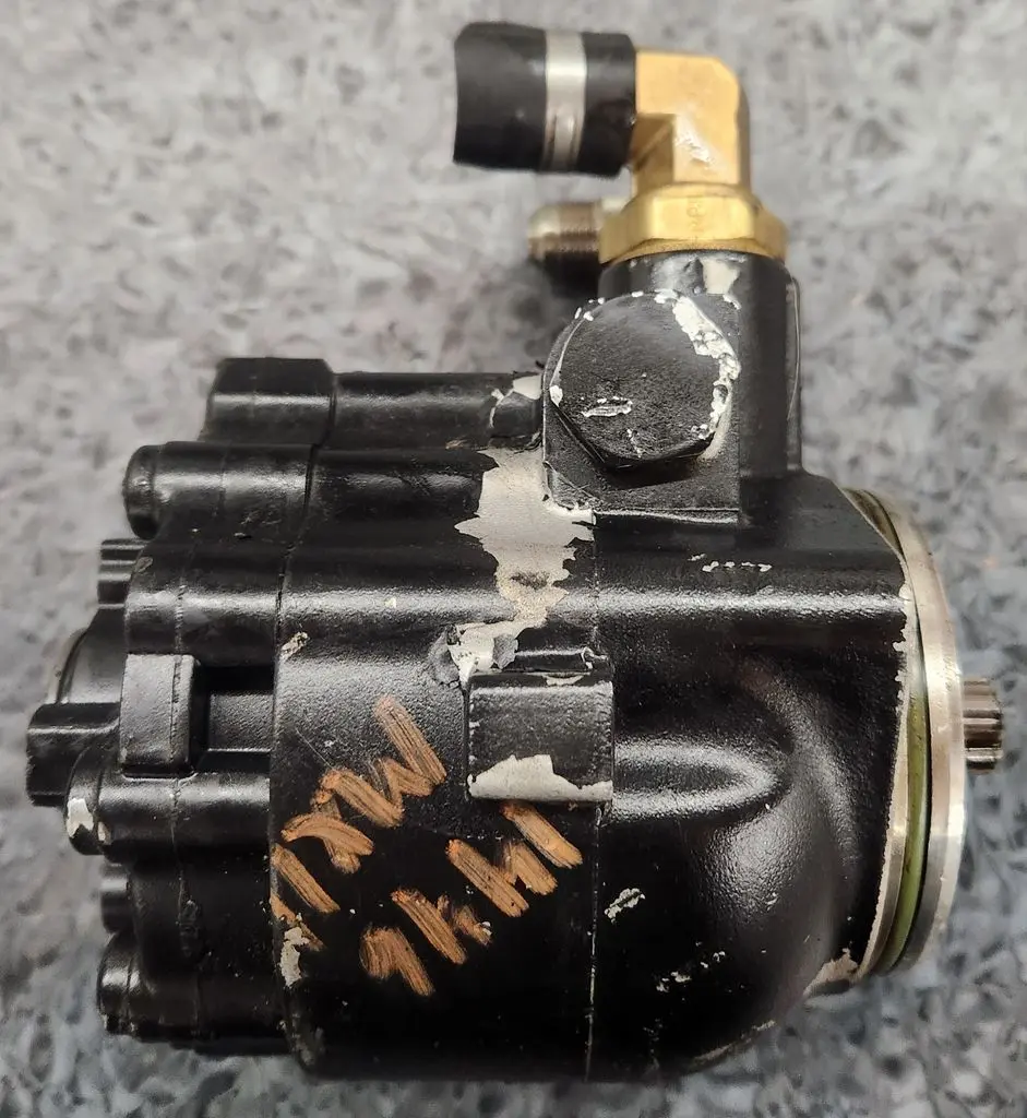 KENWORTH T680 Power Steering Pump OEM# 2258614 in Spokane Valley  