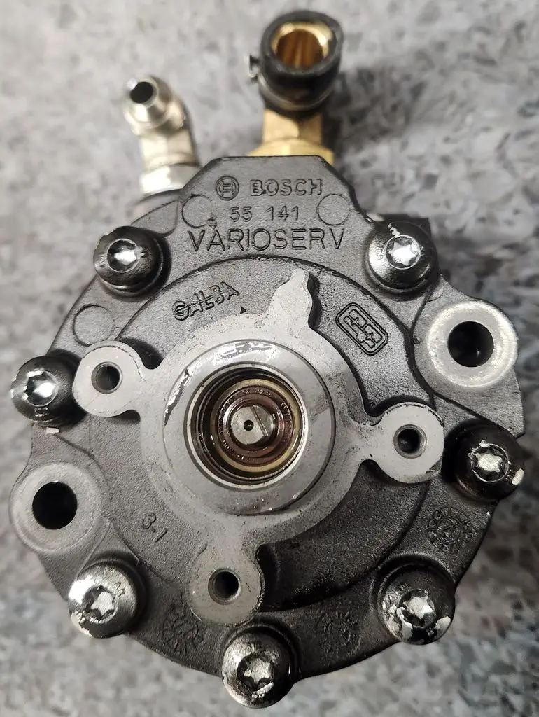 KENWORTH T680 Power Steering Pump OEM# 2258614 in Spokane Valley  