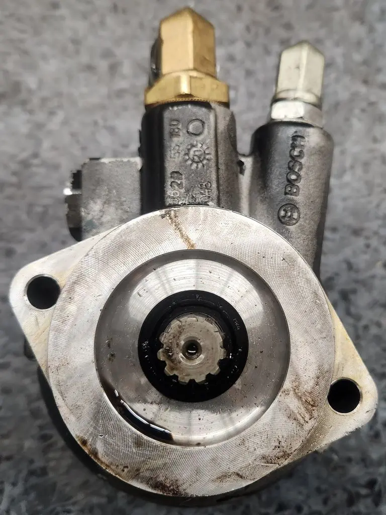 KENWORTH T680 Power Steering Pump OEM# 2258614 in Spokane Valley  