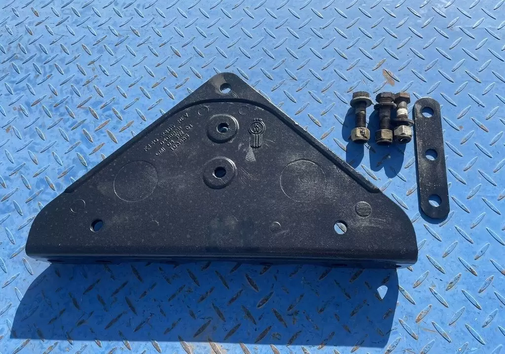 KENWORTH T800 Crossmember OEM# K140-2465 SUSPENSION GUSSET