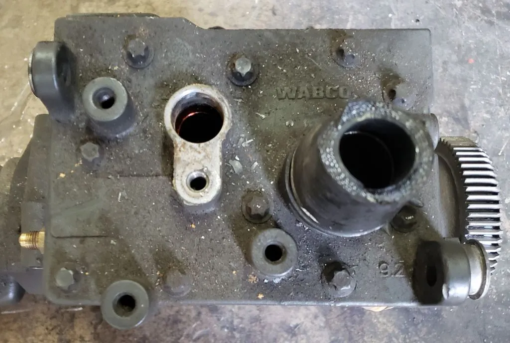 KENWORTH T880 Air Compressor OEM# 2121411 in SPOKANE VALLEY, WA