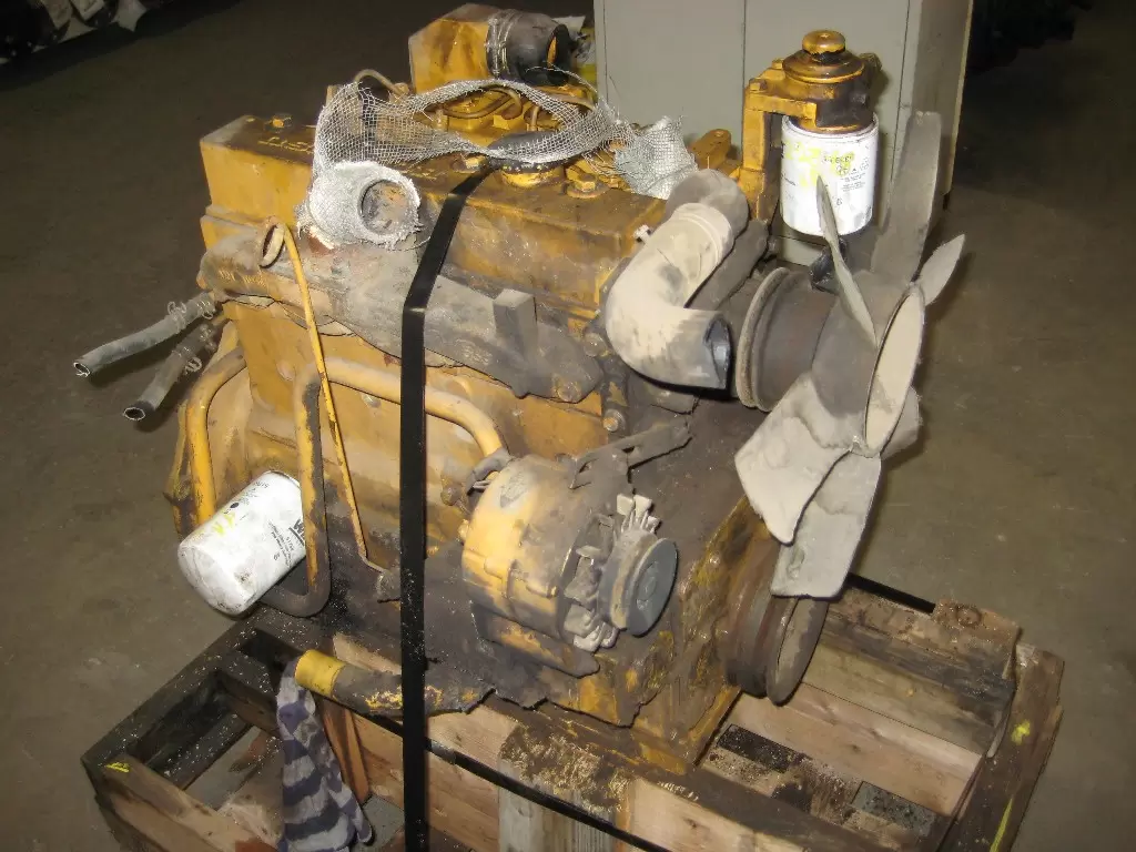KOMATSU 4D95S-W Engine Assembly in Westland, MI #98166
