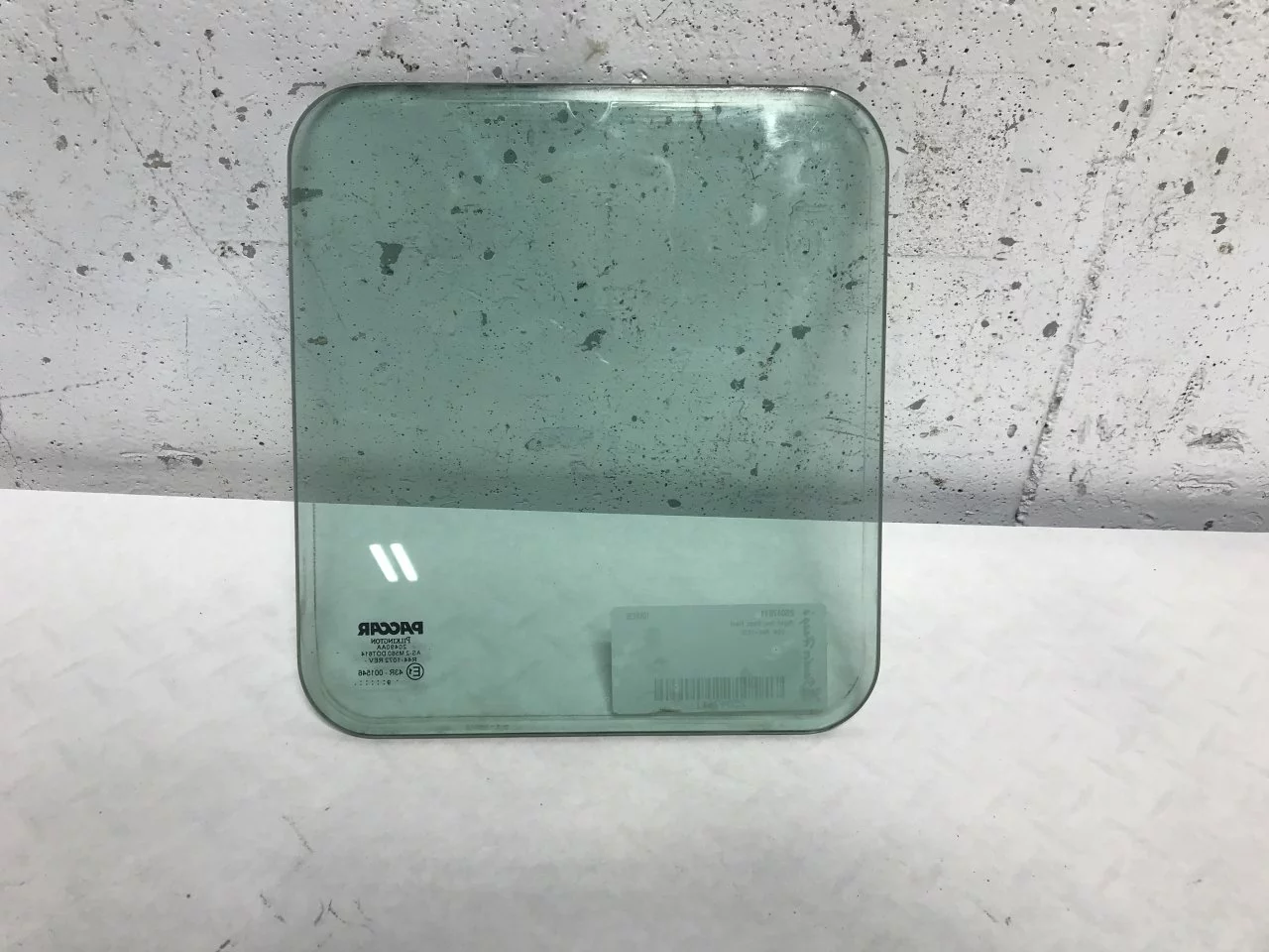 Kenworth T660 Door Glass, Front OEM# R44-1072 in Sioux Falls