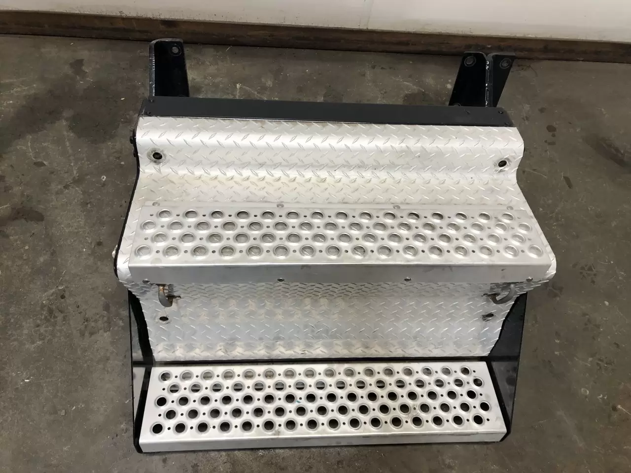 Kenworth T680 Battery Box in Spencer, IA $400.00 #25116660 Kenworth T680 Battery Box in Spencer, IA $400.00 #25116660