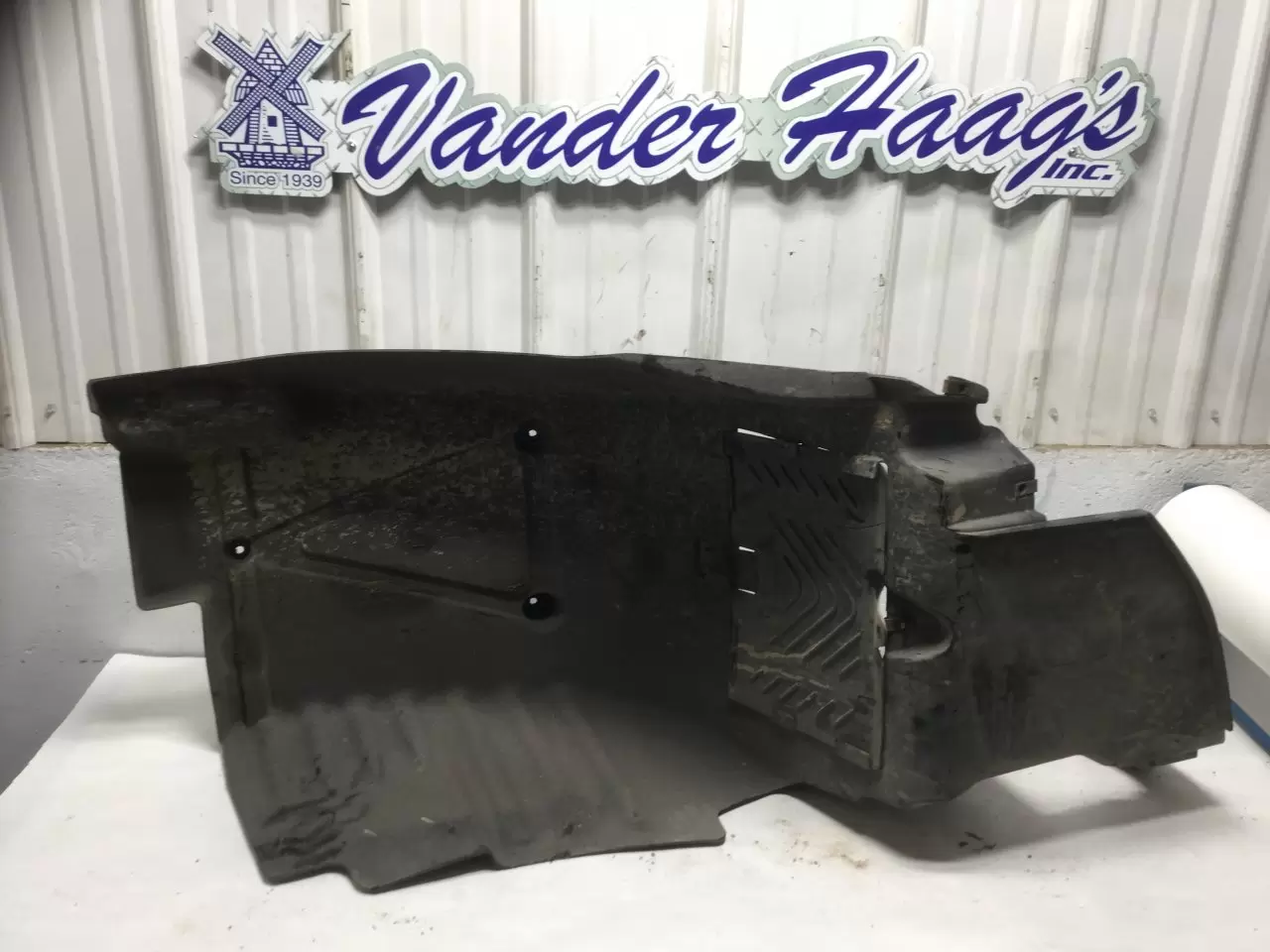 Kenworth T680 Fender, Inner OEM# L52-6020 in Sioux Falls, SD