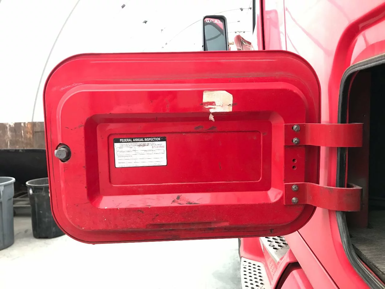 Kenworth T700 Sleeper Door in Council Bluffs, IA $175.00