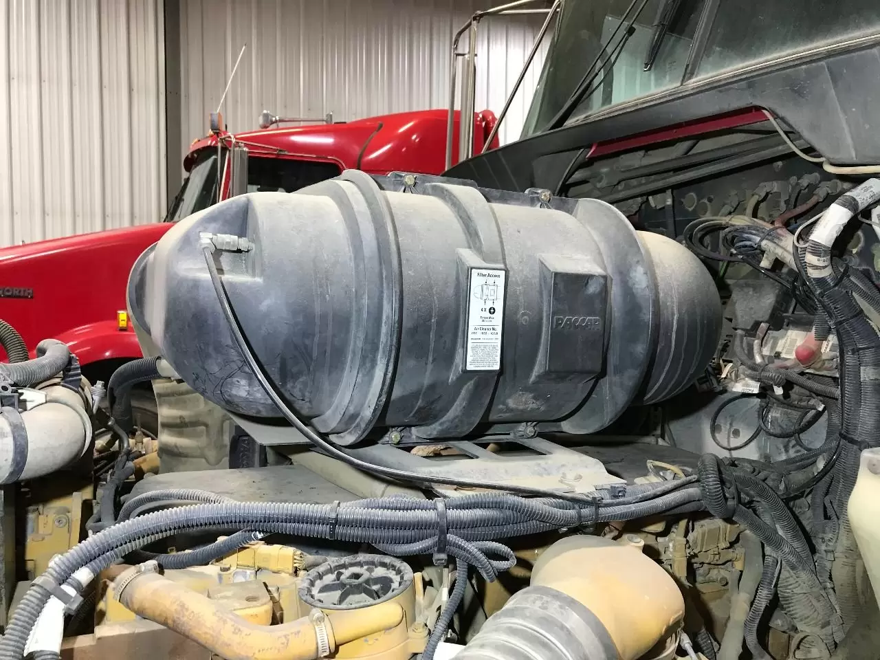 Kenworth T800 Air Cleaner OEM# D37-1003-107/B in Sioux Falls