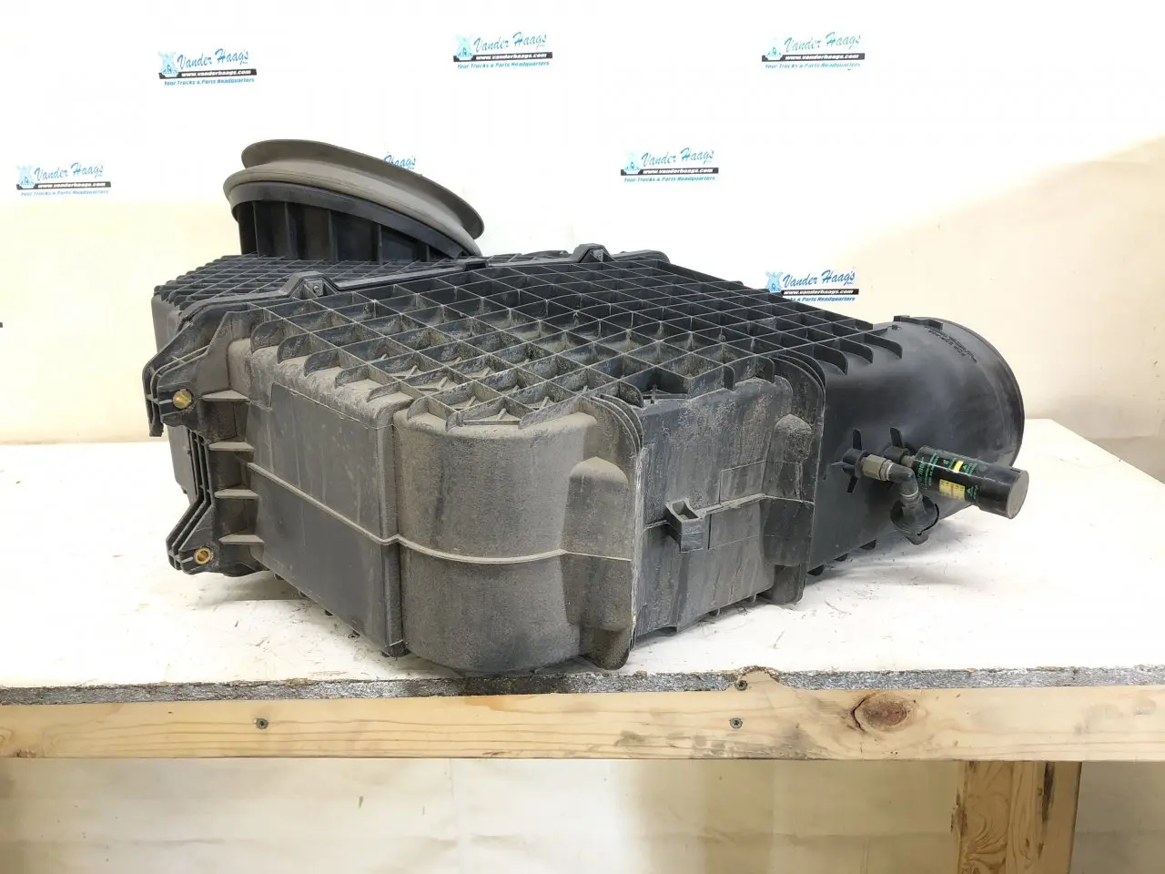 エアートラック　2 Kenworth T880 Air Cleaner OEM# D37-1032-21000 in Council Bluffs