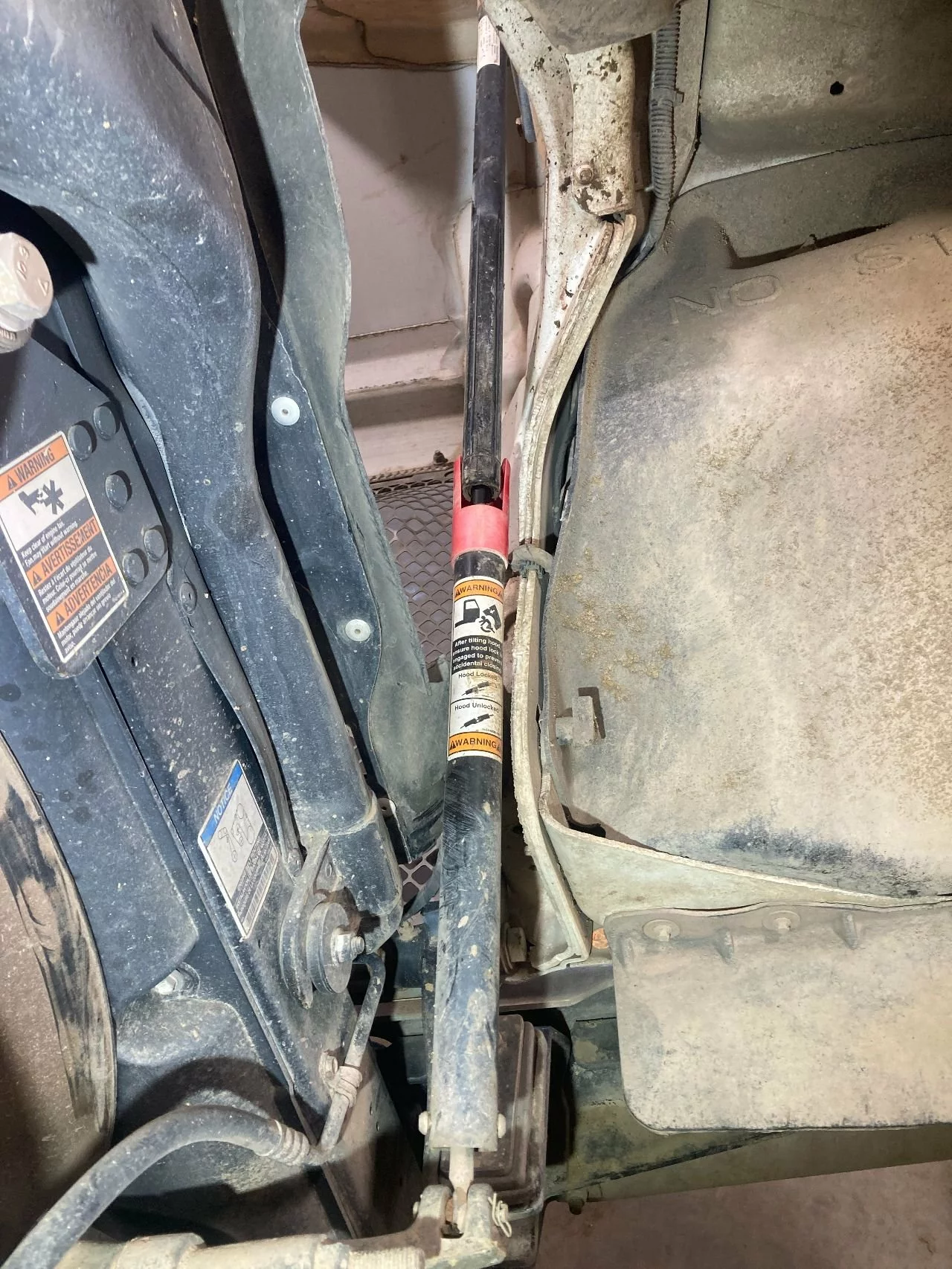 Kenworth T880 Hood Shock OEM# L71-1021 in Sioux Falls, SD