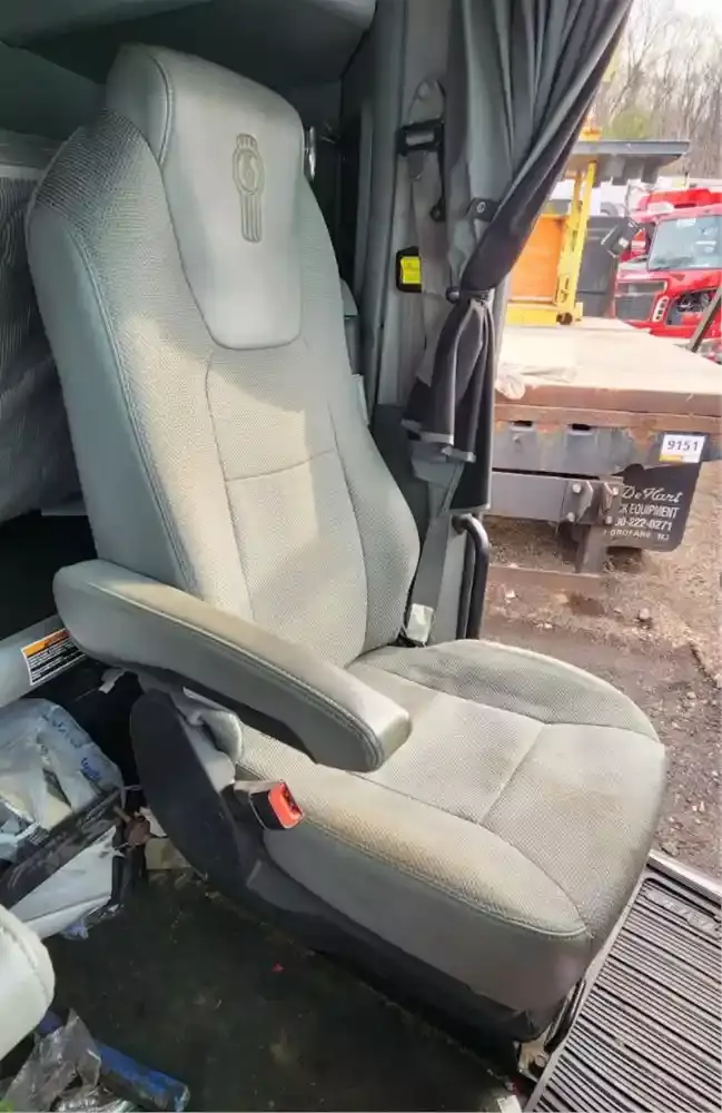 https://webp.heavytruckparts.net/full_image/Kenworth_T880_Seat,-Front_7265993_1_84834489_3.webp