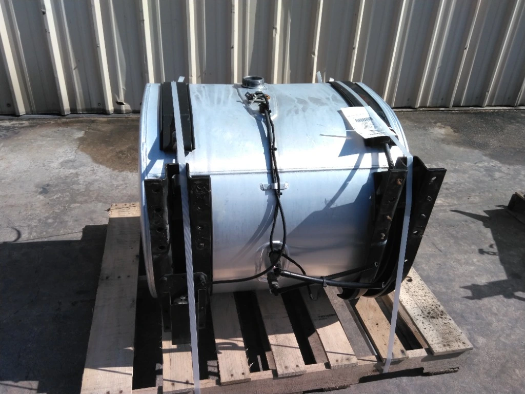 MACK CXU613 FUEL TANK OEM# 21172560 in Easton, MD #K15I8002L