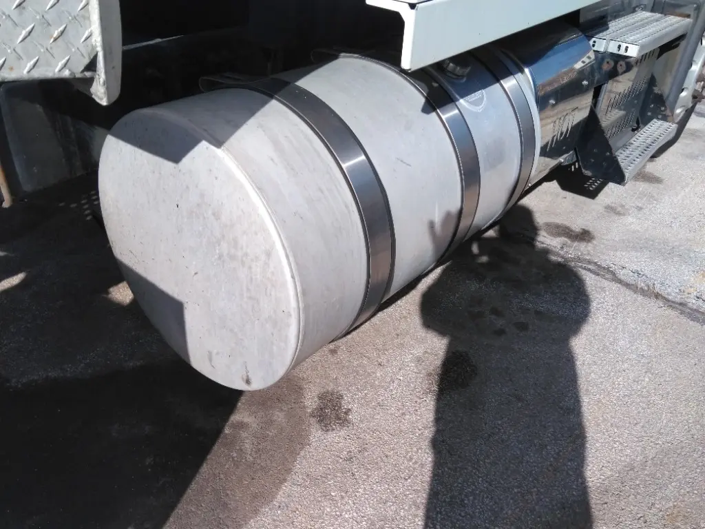 MACK CXU613 FUEL TANK OEM# 21160407 in Toledo, OH #2223742 