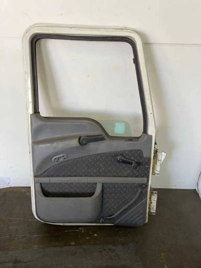 MACK CXU Door Assembly, Front Left OEM# 1QX5157M in DES MOINES, IA  