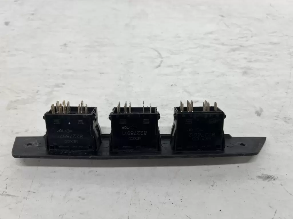 MACK GU713 Switch Panel OEM# 71RU3359M2 in OWENSBORO, KY