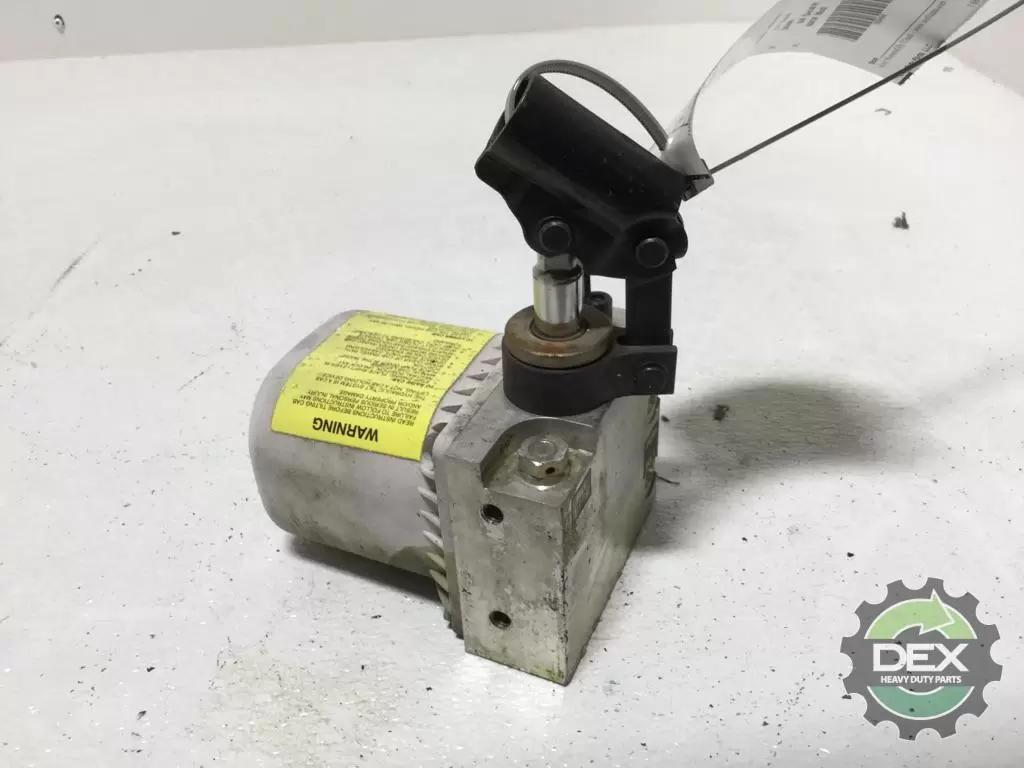 MACK MRU613 8182 cab tilt OEM# 21341591 in Advance, NC #389494