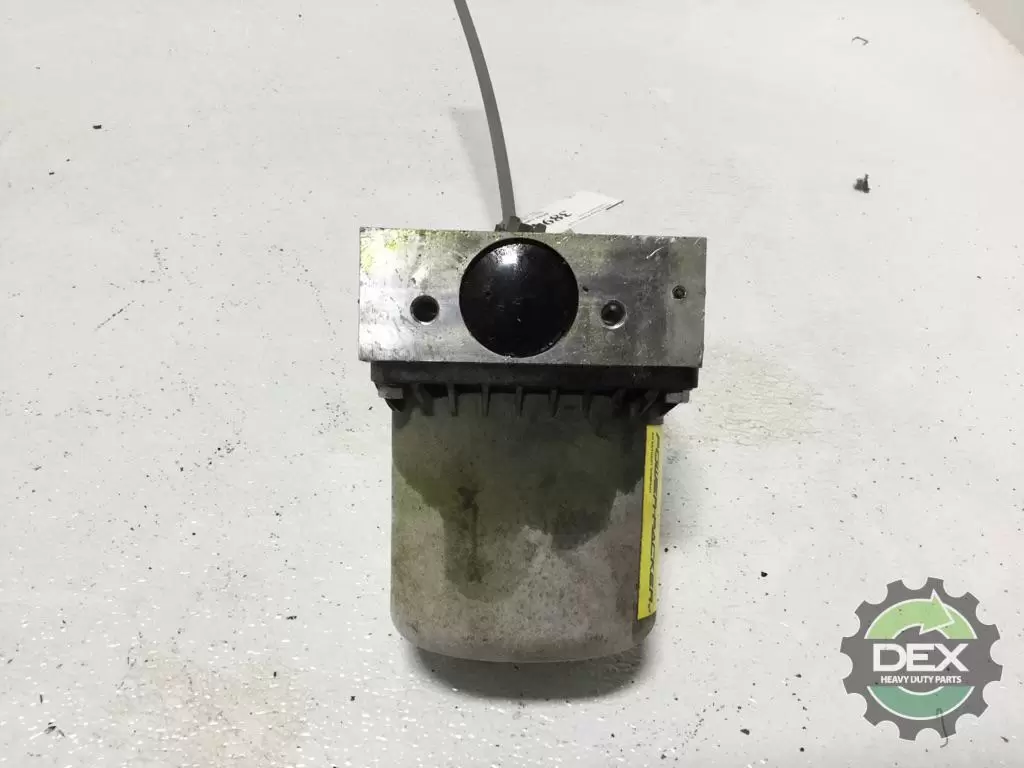 MACK MRU613 8182 cab tilt OEM# 21341591 in Advance, NC #389494