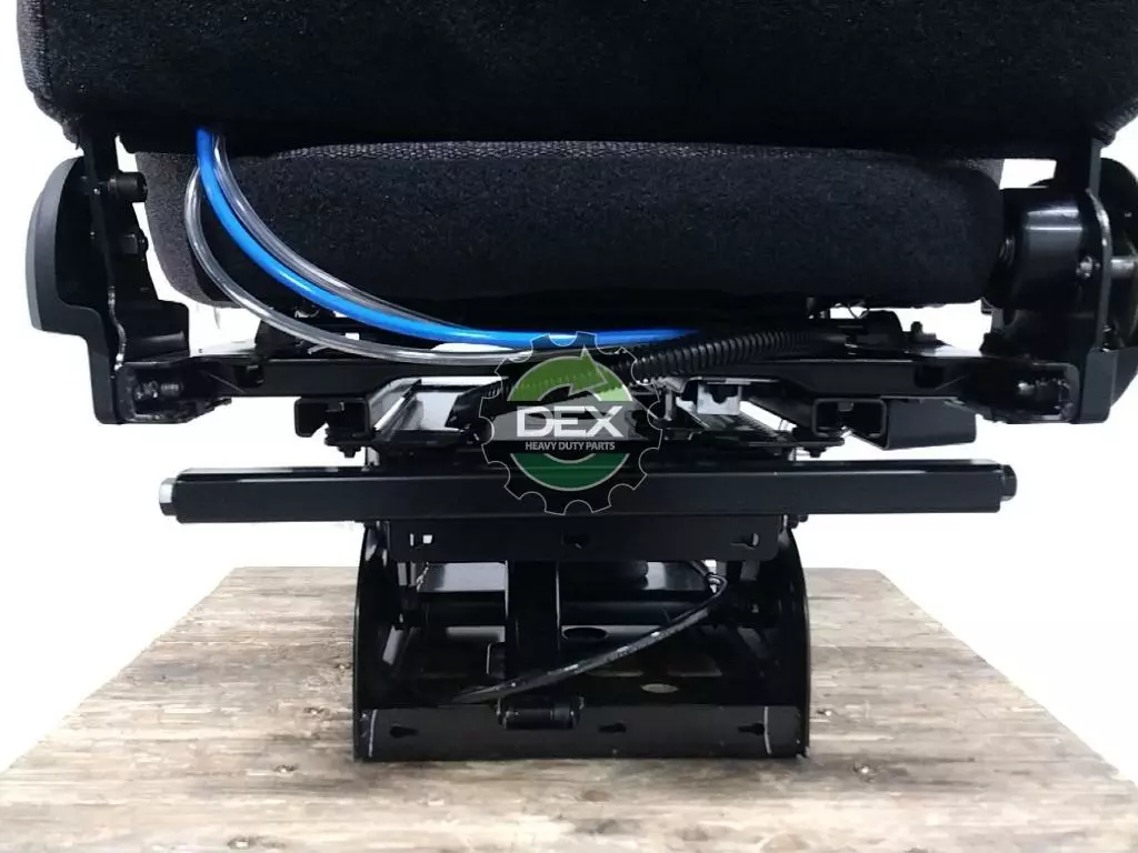 MACK 8521 front seat, complete OEM# 23844431 in Advance, NC MACK 8521 front seat, complete OEM# 23844431 in Advance, NC