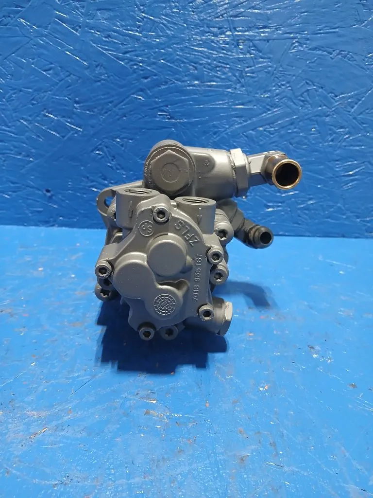 PACCAR MX-13 Power Steering Pump OEM# 7685501325 / 7018955161 in