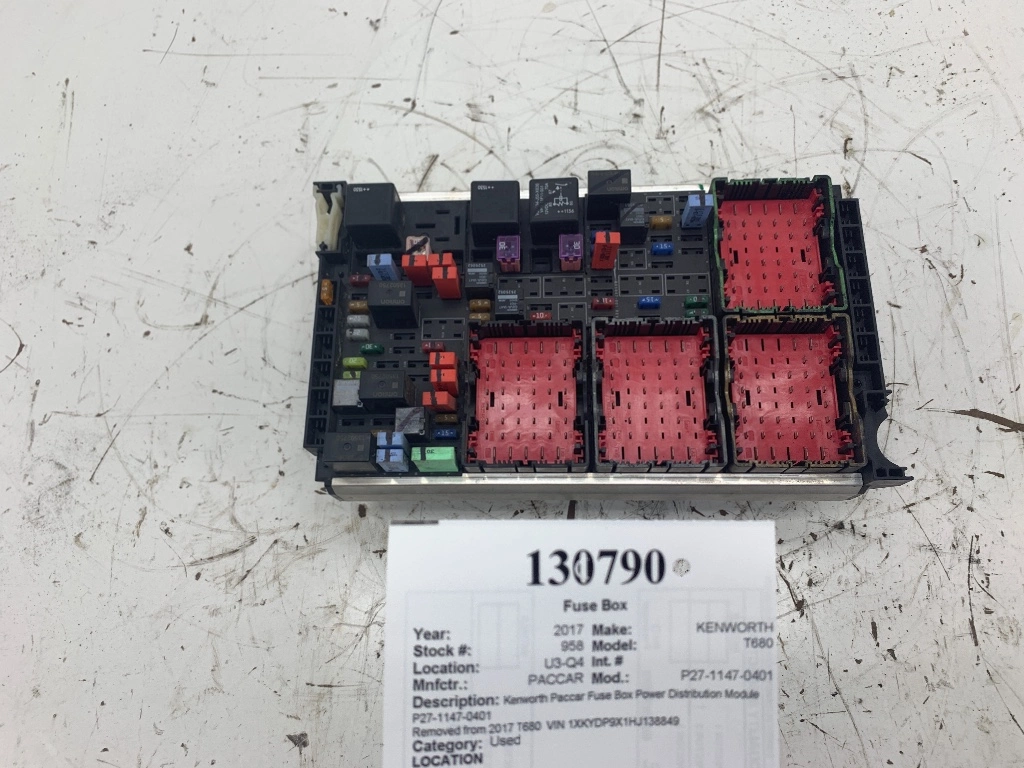 PACCAR P27-1147-0401 Fuse Box OEM# P2711470401 in OWENSBORO, KY 