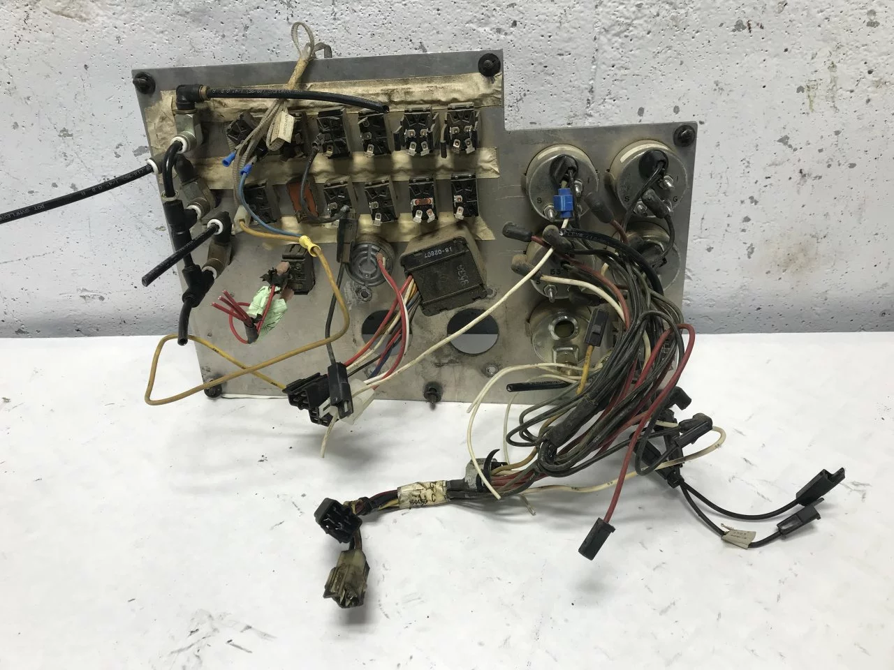 Peterbilt 379 Dash Panel OEM# 17-02940A in Sioux Falls, SD