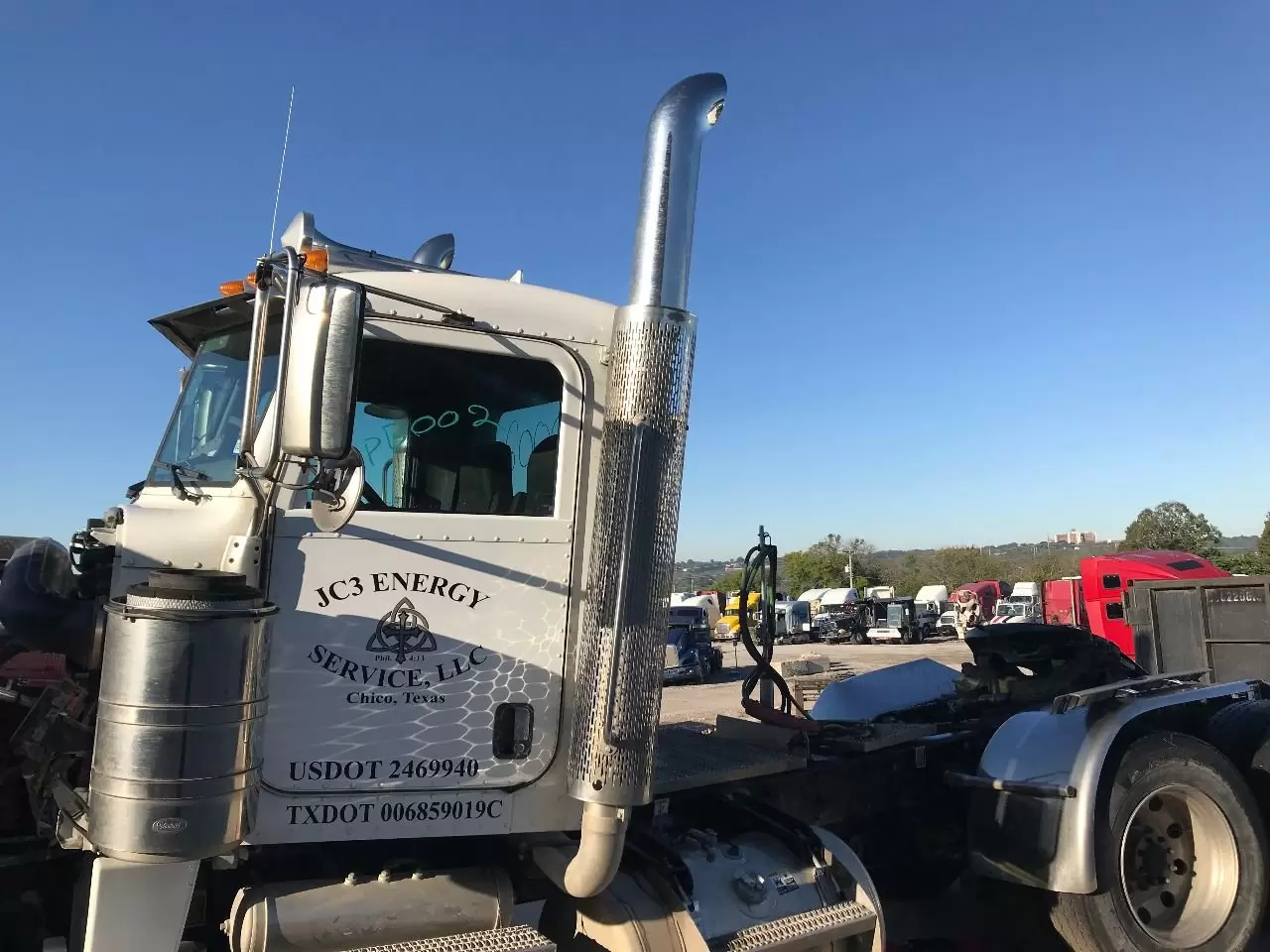 T様 snt custom 0146 Peterbilt 389 w/63″ flattop sleeper pulling
