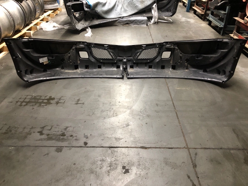 Peterbilt 579 Bumper Assembly, Front in Council Bluffs, IA