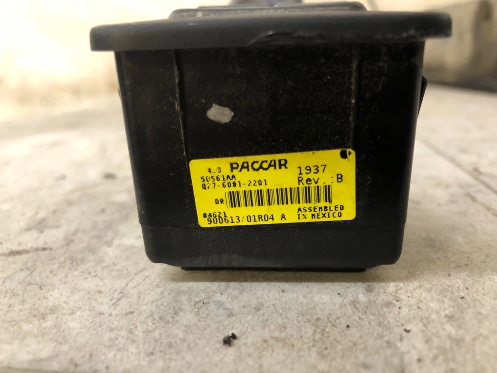 Peterbilt 579 Door Electrical Switch OEM# Q27-6081-2201 in