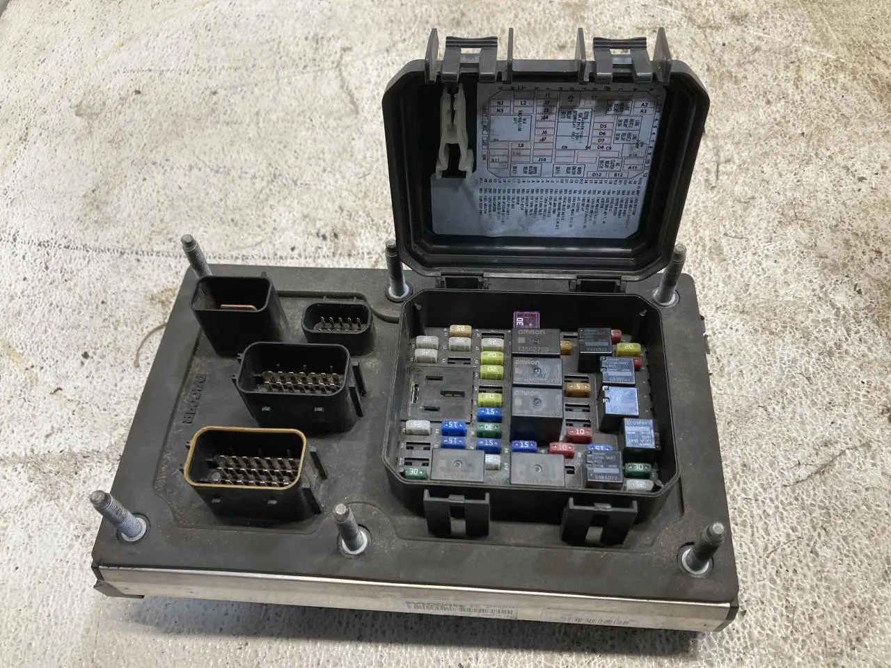Peterbilt 579 Fuse Box OEM# P27-1209-01010 in Spencer, IA