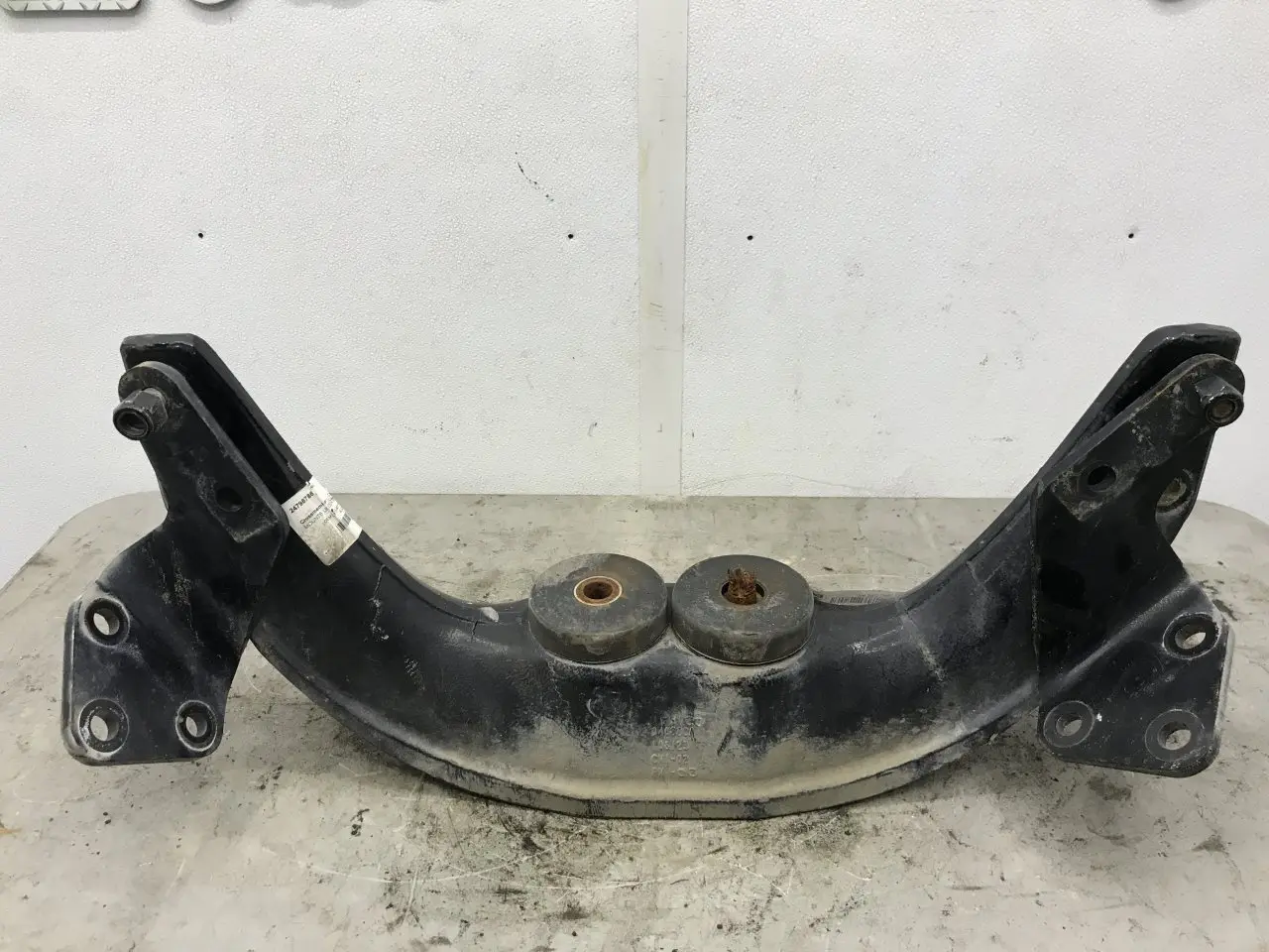 １７ Peterbilt 587 Crossmember OEM# A11-6077 in Kansas City, MO