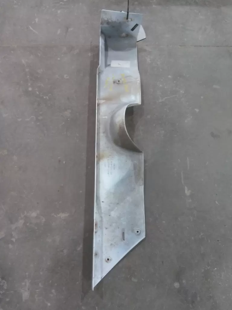 STERLING A9513 CAB SKIRT FILLER PANEL OEM# F6HT-9010128-A in STERLING A9513 CAB SKIRT FILLER PANEL OEM# F6HT-9010128-A in