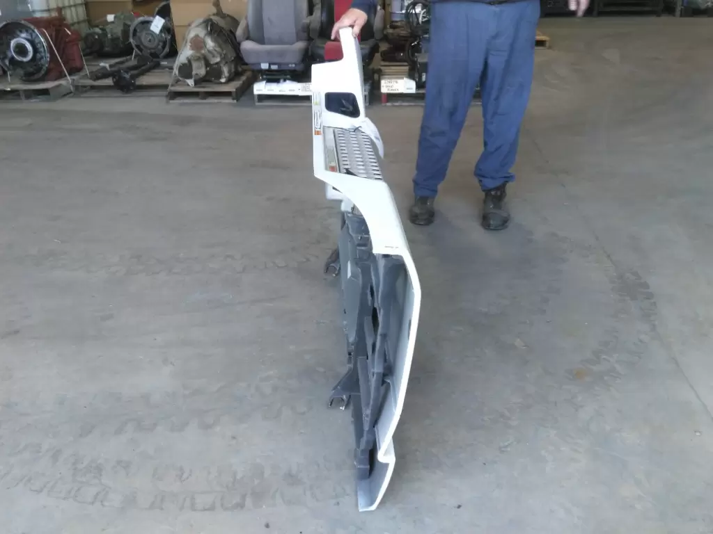 VOLVO VNL CAB SKIRT/SIDE FAIRING OEM# 82748368 in Easton, MD