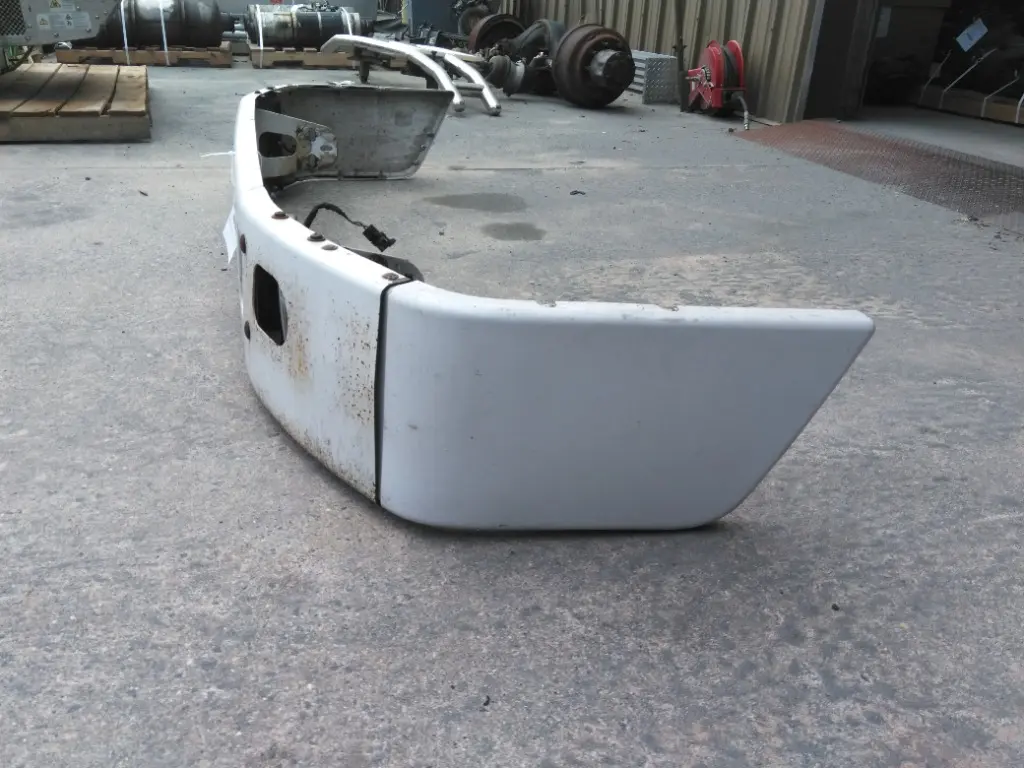 VOLVO VNM BUMPER ASSEMBLY, FRONT OEM# 20435874 in Easton, MD #U17H0595 